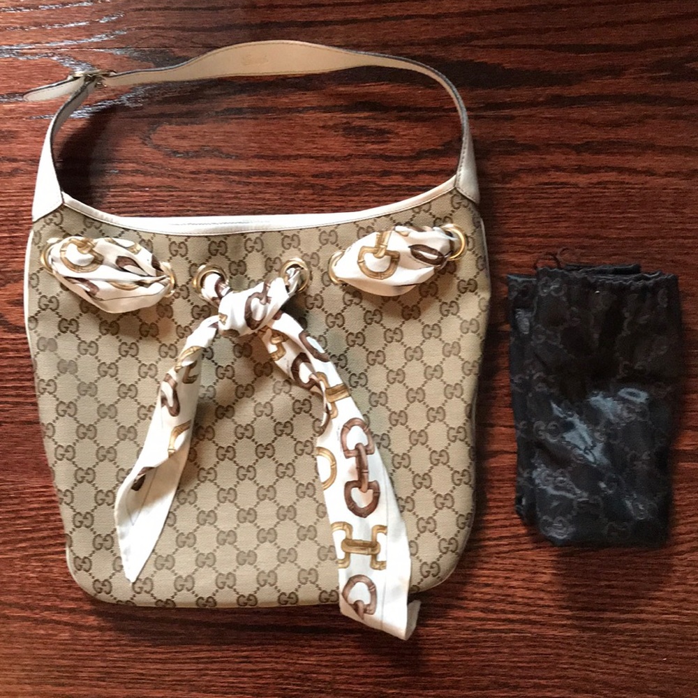 Gucci Monogrammed White Leather Bag Bamboo Scarf